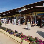 פארק נופש Happy Camp Mobile Homes In Centro Vacanze Bi Village