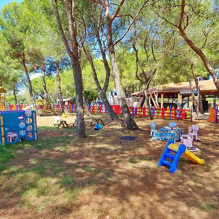 홀리데이파크 Happy Camp Mobile Homes In Centro Vacanze Bi Village 3*